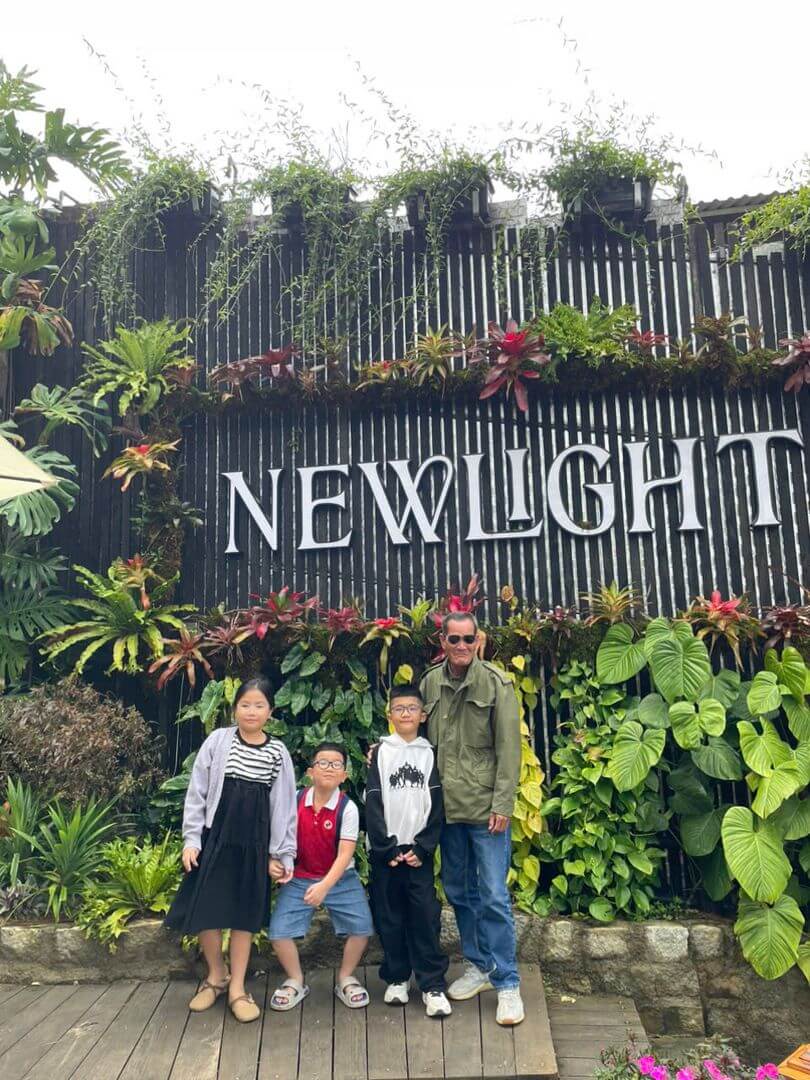 New Light Coffee Đà Lạt – Quán cà phê chill nhẹ, sống ảo cháy máy (nhưng đậu xe hơi khoai)